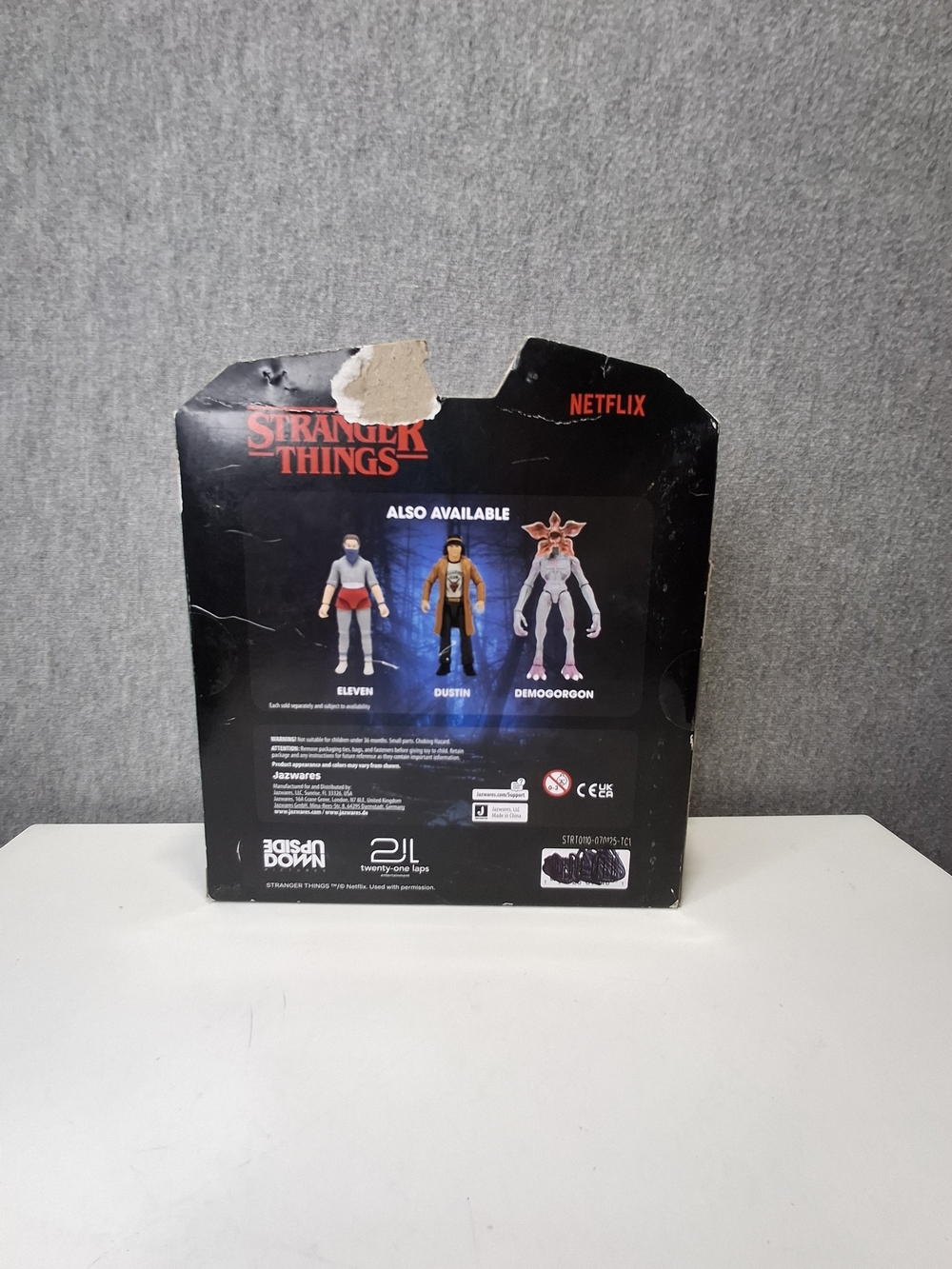 Netflix Stranger Things Hopper & Eleven Figure Set - Yellow Vehicle Box - Picture 3 of 8